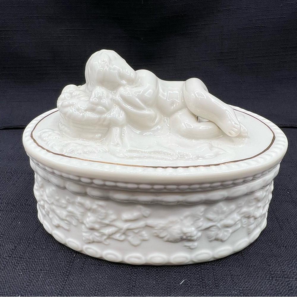Belleek Cherub Trinket Box in Cream